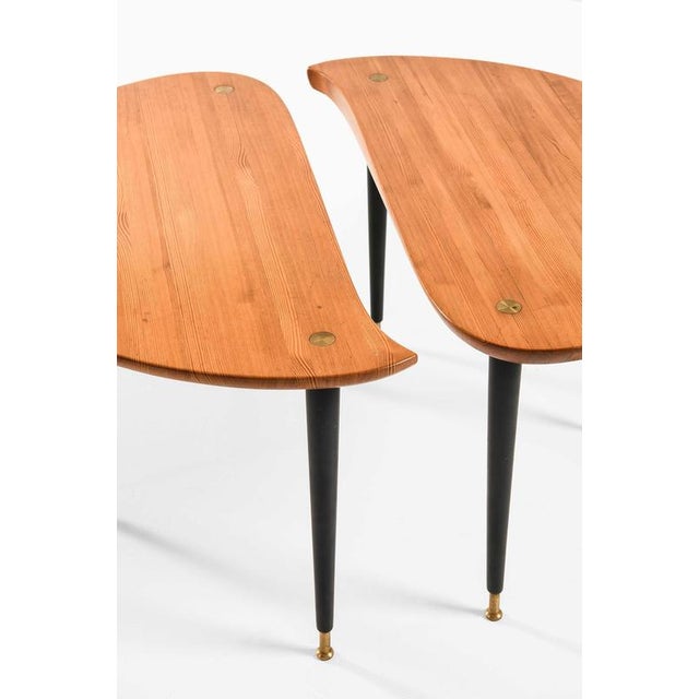 Side Tables in Brass, Lacquer and Pine from Svensk Fur, 1950s, Set of 2 For Sale - Image 3 of 8