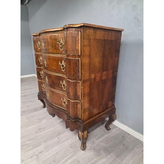 2000 - 2009 Antique 18th Century Walnut Serpentine Chest of Drawers For Sale - Image 5 of 6