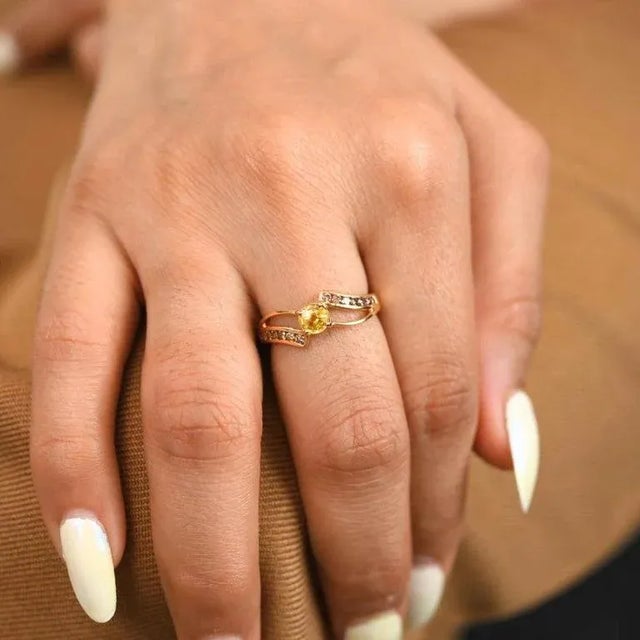 Round Cut Yellow Sapphire Diamond Bypass Ring in 18k Solid Gold Size 7 For Sale In New York - Image 6 of 14