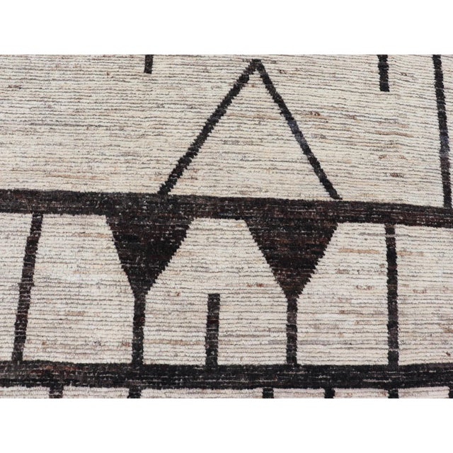 Modern Casual Hand Knotted in Wool With Black and White in Modern Design 13'4 X 19'4 For Sale In Atlanta - Image 6 of 10