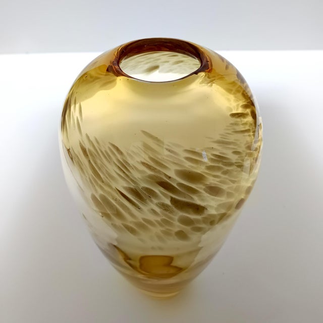 Straw Colored Murano Glass Vase with Aventurine attributed to Fratelli Toso, 1960s For Sale - Image 7 of 12