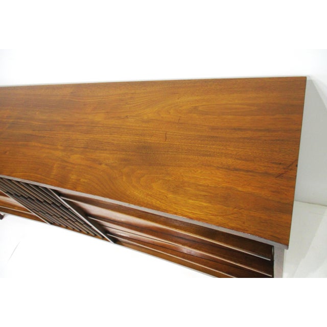 Mid Century Walnut 9 Drawer Low Boy Dresser in the Style of Altavista Lane For Sale - Image 12 of 13