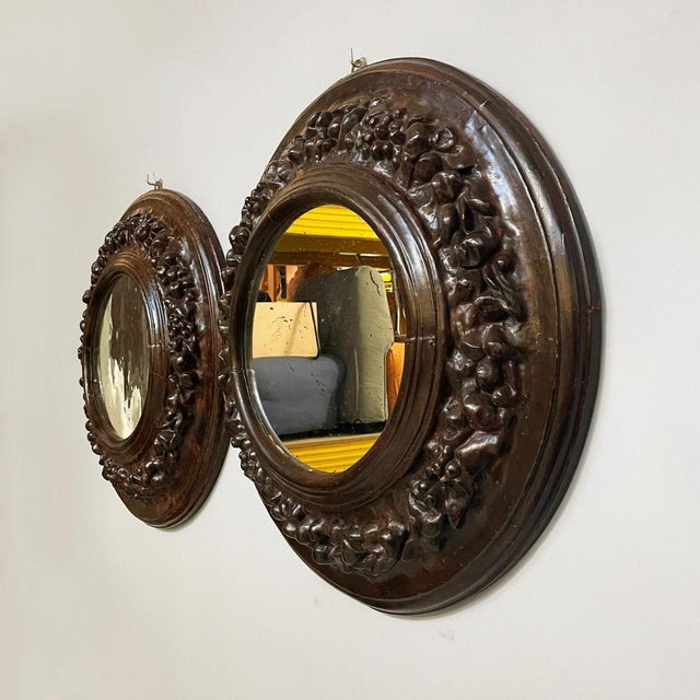 Italian Oval Wall Mirrors with Papier-Mâché Frame, 1700s, Set of 2 For Sale - Image 4 of 15