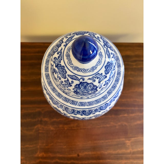 Chinoiserie Large Blue and White Porcelain Ginger Jar For Sale In South Bend - Image 6 of 8