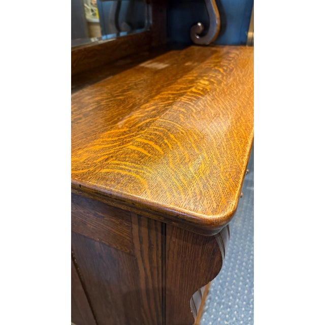 Late 19th Century Tiger Oak Huntboard Hutch Cabinet For Sale - Image 11 of 18