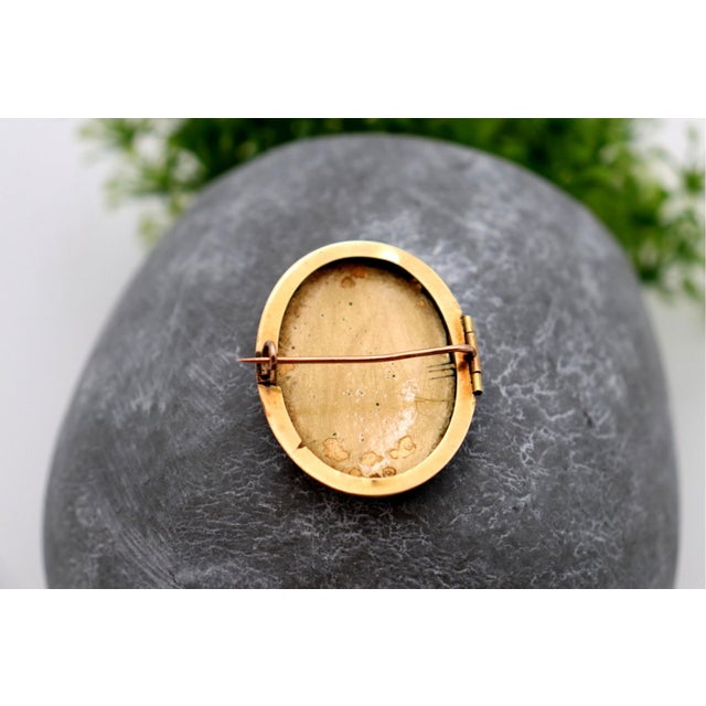 Gold Brooch with Figure of Ancient Lady For Sale - Image 3 of 7