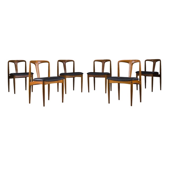 Juliane Dining Chairs in Teak and Black Leather by Johannes Andersen for Uldum Møbelfabrik, Denmark, 1960s, Set of 6 For Sale
