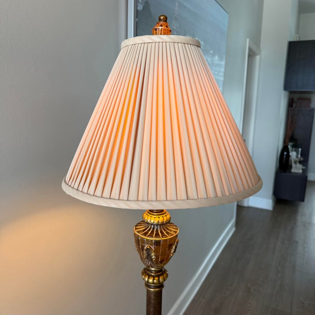 1980s 1980s Hollywood Regency Berman Gilded Floor Lamp With Amber Mosaic Glass Urn For Sale - Image 5 of 11