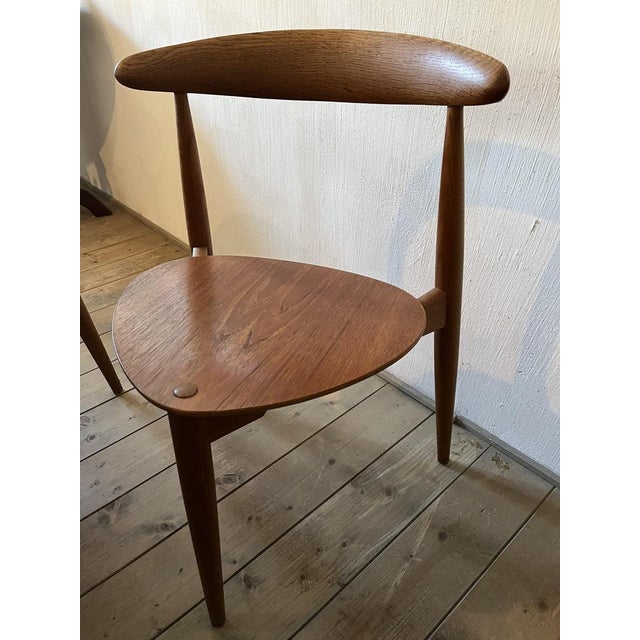 Fritz Hansen Heart Seating Group by Hans J. Wegner, Set of 7 For Sale - Image 4 of 7