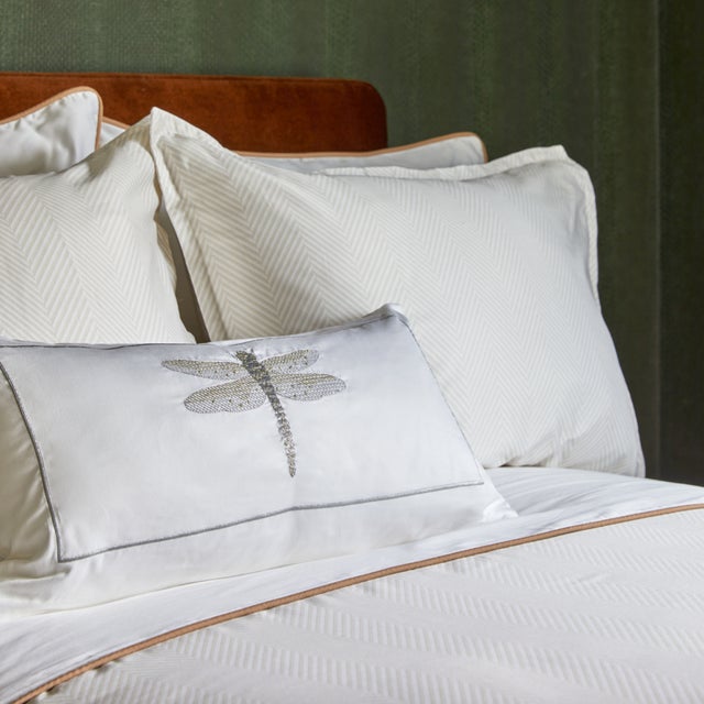 Transform your bedroom into a sanctuary of style with our Leze Bedding Set. Crafted from luxuriously soft cotton sateen, a...