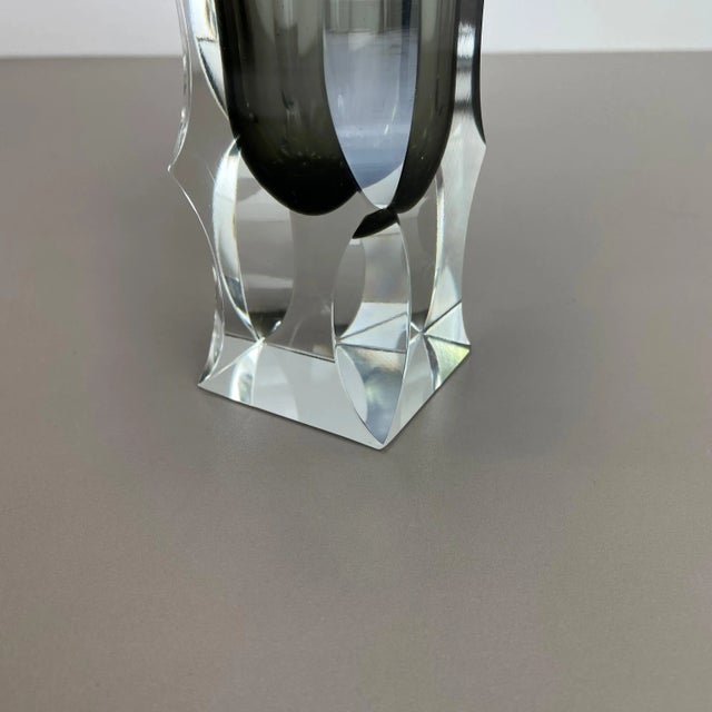 Large Mandruzzato Faceted Glass Sommerso Vase, Murano, Italy For Sale - Image 10 of 18