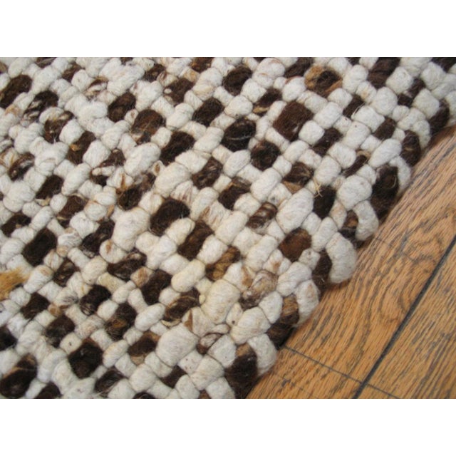 Mid 20th Century 1960s Ivory Minimalist Vintage Art Moderne Rug Handmade 6' X 9' 6" Wool Carpet For Sale - Image 5 of 6