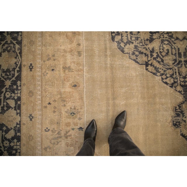 :: Scalloped center medallion adorned at either end by floral finials atop an open field. Main border in a meandering vine...