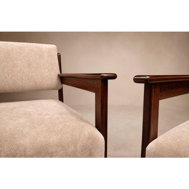 Designed by Jorge Jabour Mauad and produced by Cantù Móveis e Interiores Ltda. during the 1960s, this exceptional pair of...