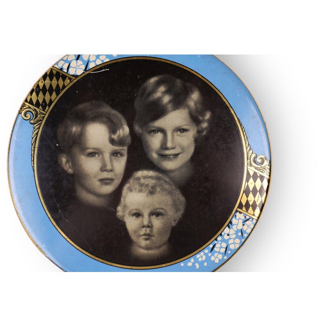 Mid-Century Modern Tin Can of the Belgian Royal Family, 1930s For Sale - Image 3 of 11