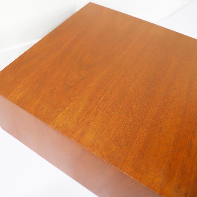 1960s Pair of Mid Century Floating Nightstands with Pepe Mendoza Pulls, Attributed For Sale - Image 10 of 17