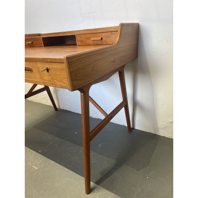 Arne Wahl Iversen Danish Teak Desk by Arne Wahl Iversen for Vinde Möbelfabrik, 1960 For Sale - Image 4 of 18