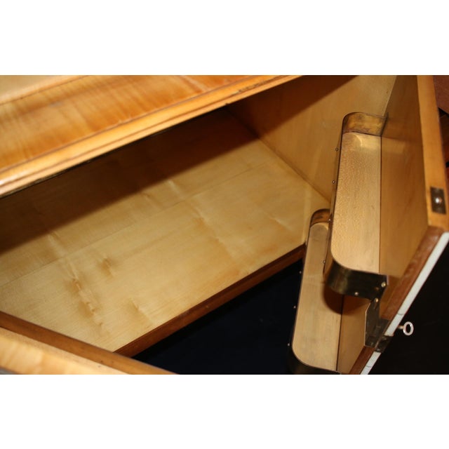 1940s Art Deco Sideboard in Maple, Leather and Gilt Glass from Laszlo Hoenig, 1940s For Sale - Image 5 of 14