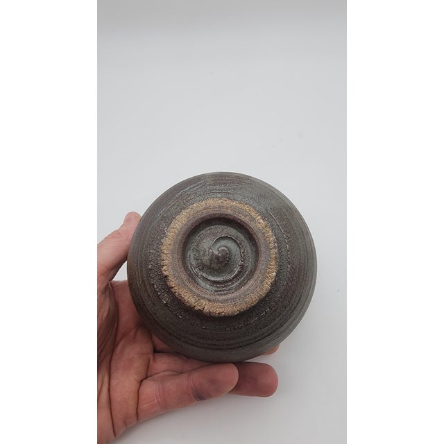Late 20th Century Japanese Studio Pottery Tenmoku Tea Bowl / Chawan For Sale - Image 9 of 10