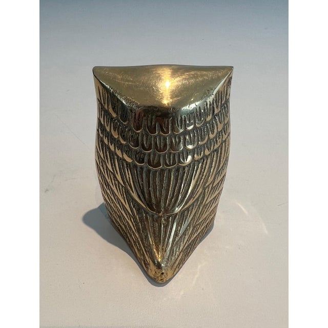 This set of 3 small decorative owls is made of brass. This is a French work. Circa 1970