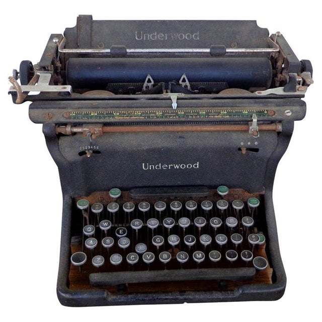 Black 1940s Underwood Vintage Manual Typewriter For Sale - Image 8 of 8