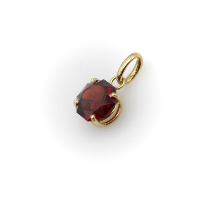 Modern Tanzanian Octagon-Shaped Garnet in a 14k Gold Mount For Sale - Image 3 of 8