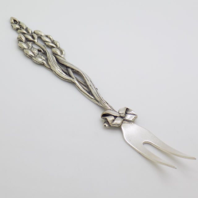 1980s Vintage Italian Handmade Genuine Silver .800 Wheat Ears and Ribbon Decorated Cocktail Fork For Sale - Image 5 of 10