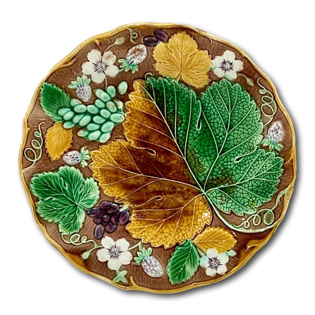 Set of 6 Antique Victorian Wedgwood Vine & Strawberry Majolica Plates With Wall Hanger Brackets Late 19th Century For Sale In Boston - Image 6 of 18