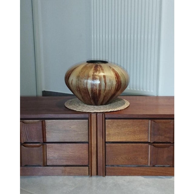 Large handcrafted decorative vase made of plant fibers. Handcrafted from banana leaves – Circa 1930–1970 A remarkable...