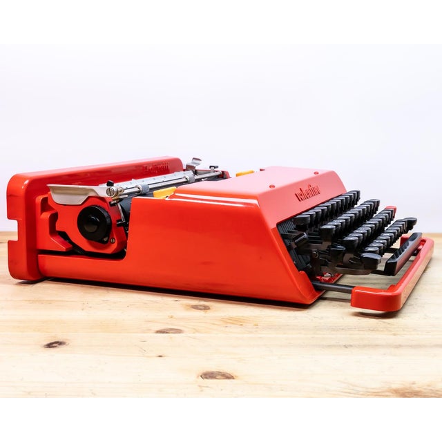 Olivetti Valentine Typewriter, 1970 For Sale - Image 4 of 12