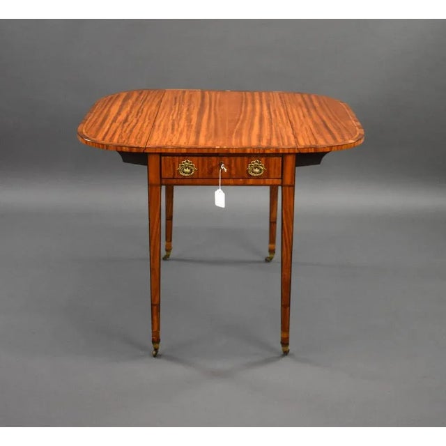 George III Satinwood Pembroke Table, 1800s For Sale - Image 4 of 10
