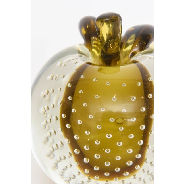 Vintage Murano Salviati Army Green and Clear Bullicante Apple Sculpture Object Italian For Sale In Miami - Image 6 of 11