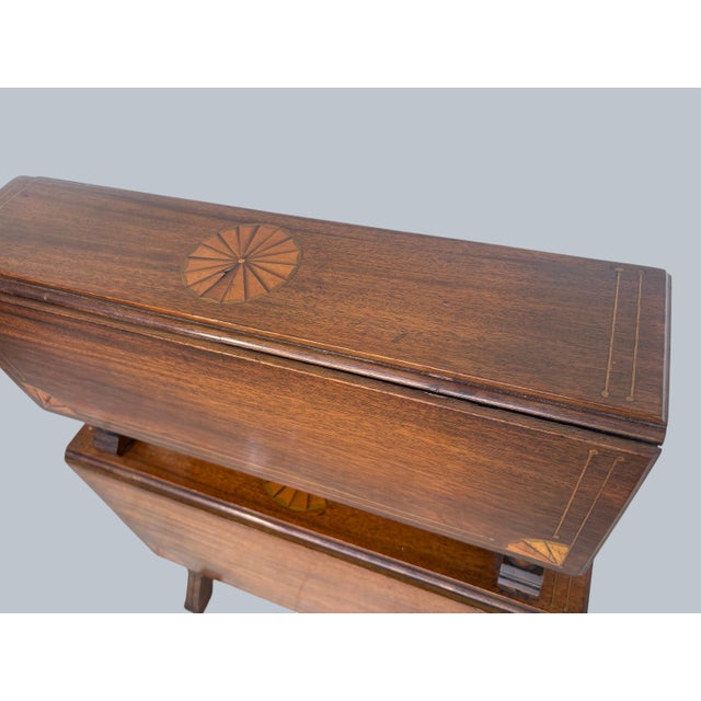 Traditional Sheraton Style 2 Tier Drop Leaf Side Table / Serving Table For Sale - Image 3 of 6