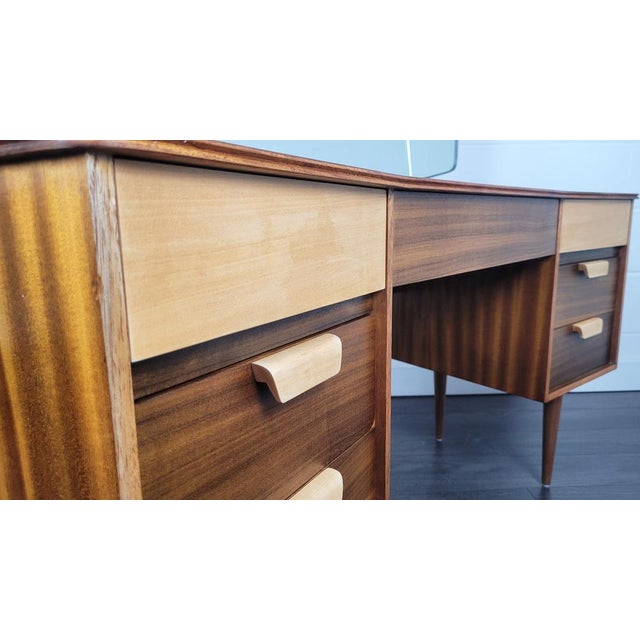 Mid-Century Modern Vintage Dressing Table from Uniflex, 1970s For Sale - Image 3 of 15