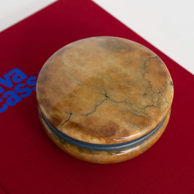 Vintage Round Alabaster Jewelry Box For Sale In New York - Image 6 of 10