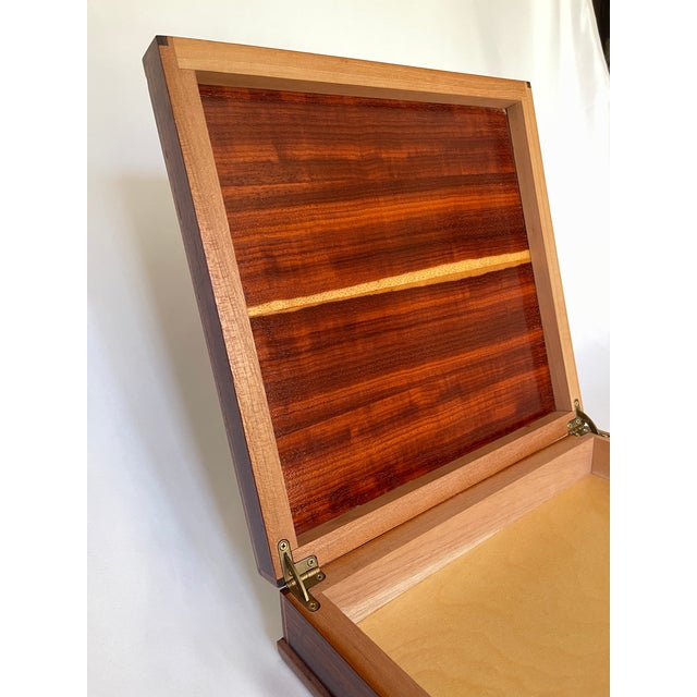 Wood Large 1980's Dunhill Style Ribbon Mahogany Wood Humidor, Box With Brass Hinges For Sale - Image 7 of 10