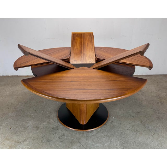 Skovby Møbelfabrik A/S Danish Modern Expanding Model Dc06 "Lotus" Dining Table in Teak by Skovby Møbelfabrik, Denmark, C. 1970's For Sale - Image 4 of 12