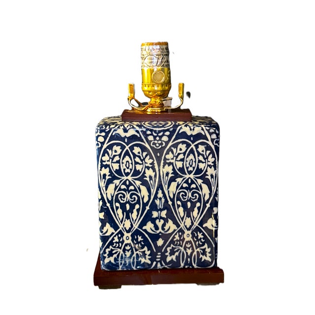 Ralph Lauren Ralph Lauren Blue and White Table Lamps - A Pair For Sale - Image 4 of 10