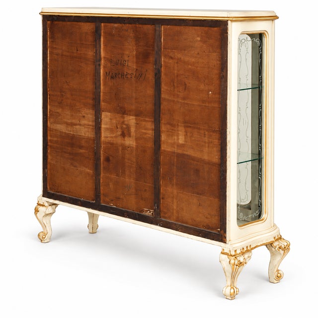 1930s Venetian Ivory Lacquered and Gilt Display Cabinet attributed to Fratelli Testolini from Testolini & Salviati, 1930s For Sale - Image 5 of 11