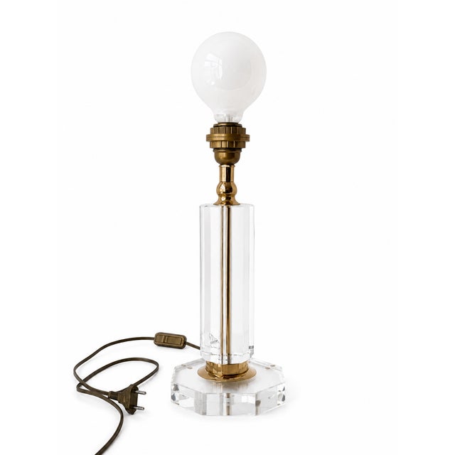 Metal Hollywood Regency Faceted Acrylic Crystal and Brass Table Lamp by Decco Accessories, 1970s For Sale - Image 7 of 7