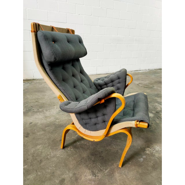 : Improved version of the Pernilla chair from 1969 (the original version is from 1944). Made of curved beech plywood, with...