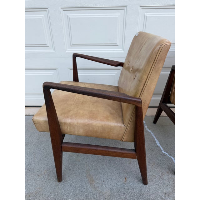 1950s Walnut Armchairs - Jens Risom Design - Original Naugahyde, Labeled, 1960s For Sale - Image 5 of 15