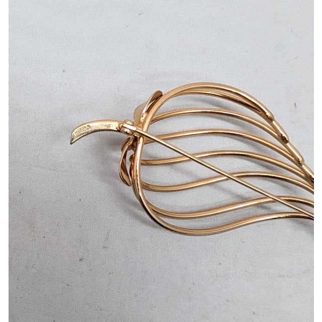 1950s Vintage 1950s Signed Napier Modernist Goldtone Strawberry Brooch For Sale - Image 5 of 7
