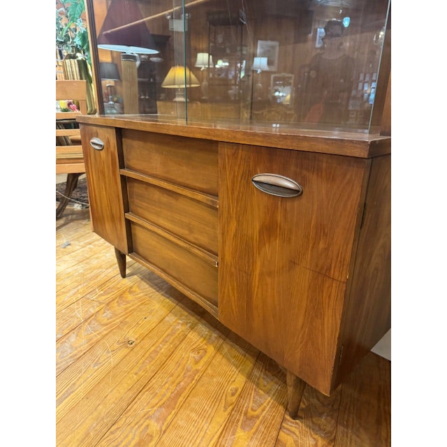 1950s Walnut China Cabinet For Sale In Philadelphia - Image 6 of 15