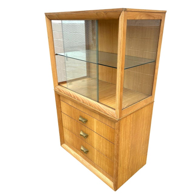 Mid-Century Modern 1950s Mid Century Birch Curio Cabinet W/ Bronze Pulls For Sale - Image 3 of 7