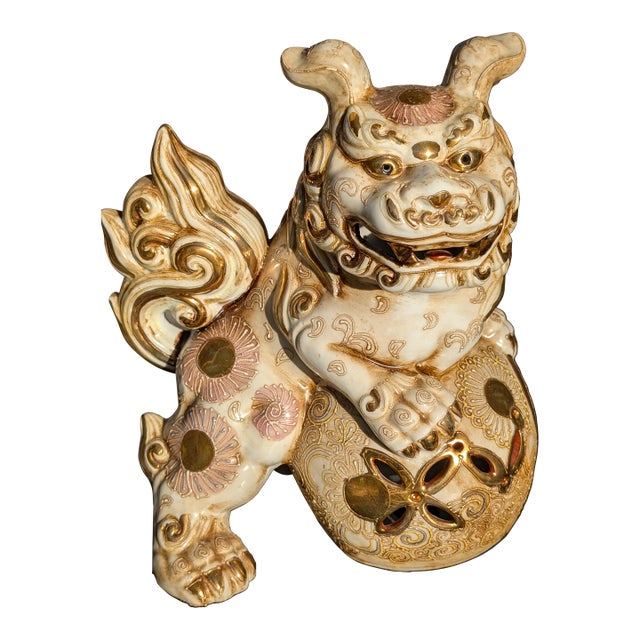 Large Vintage Japanese Kutani Shishi (Foo Dog) Statue – 1980s Showa Era – Guardian of Strength & Fortune For Sale