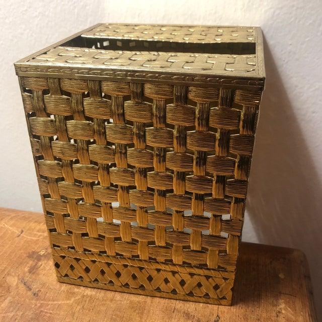 Nice bright gold weave in a square tissue box and workable for any room decor