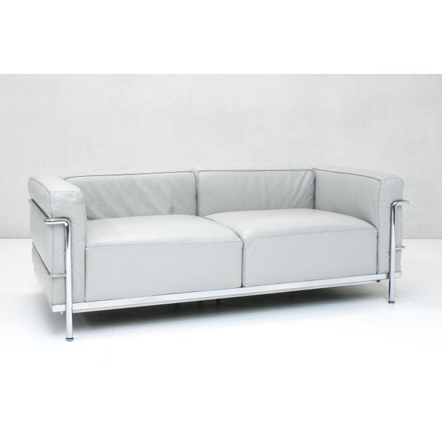 Bauhaus Grey Leather LC3 Sofa by Le Corbusier, Pierre Jeanneret and Charlotte Perriand for Cassina, 1980s For Sale - Image 12 of 12