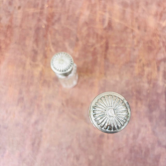 1920s Pair of 1920s Art Deco Vanity Perfume Bottles For Sale - Image 5 of 17