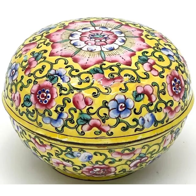 Mid 20th Century Chinese Export Yellow Floral Beijing Enamel Round Box For Sale - Image 9 of 12